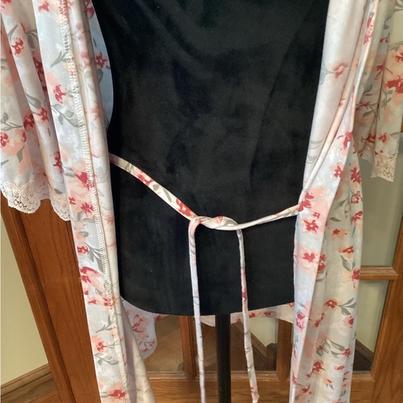 Marilyn Monroe Robe - Picture 8 of 8